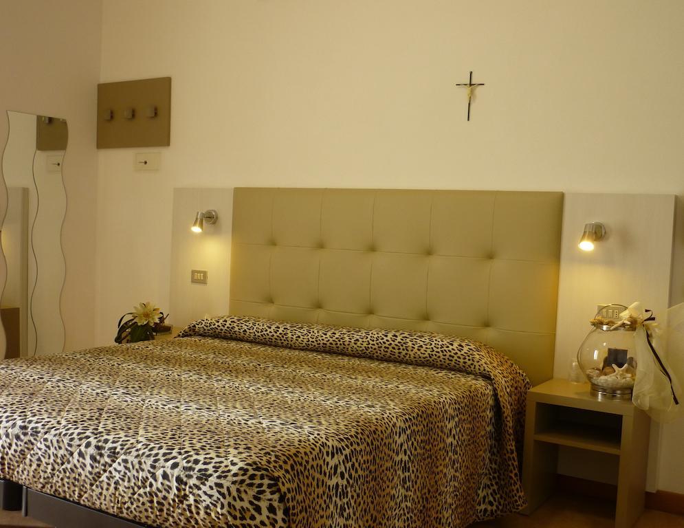 Hotel Solemare Чезенатико Стая снимка