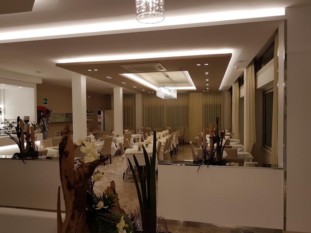 Hotel Solemare Чезенатико Екстериор снимка