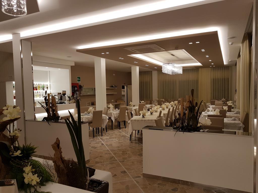 Hotel Solemare Чезенатико Екстериор снимка