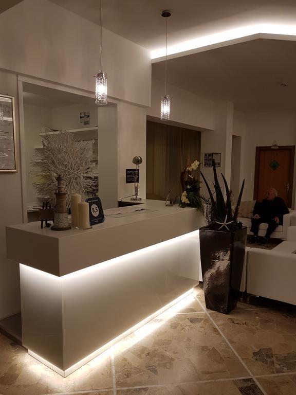 Hotel Solemare Чезенатико Екстериор снимка
